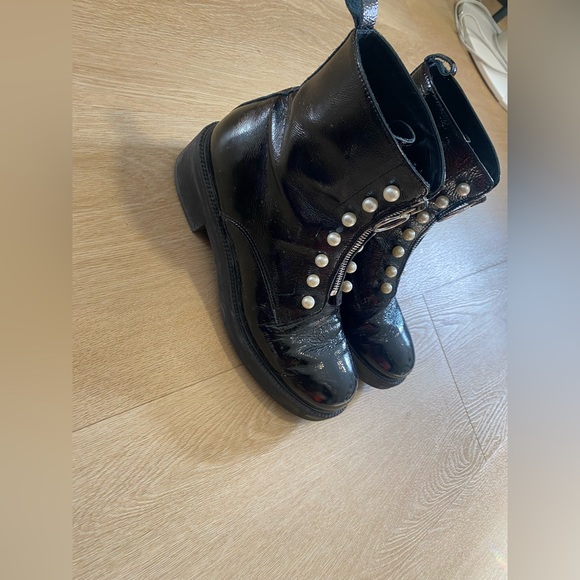 Black zip up boots with pearls size 38 - Picture 2 of 6